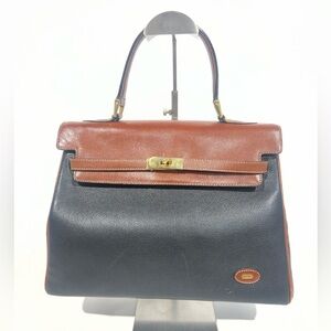 Beautiful Bally Kelly style vintage handbag
